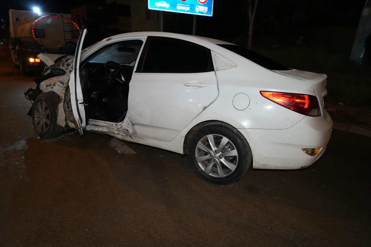 Otomobil çekiciye çarptı! Araçtan fırlayan kadın sürücü öldü 9